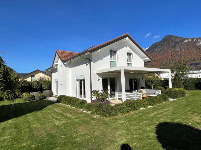 BELLE VILLA INDIVIDUELLE DE 5,5 PIECES AVEC TRES BELLE VUE DANS UN QUARTIER RESIDENTIEL CALME (2)