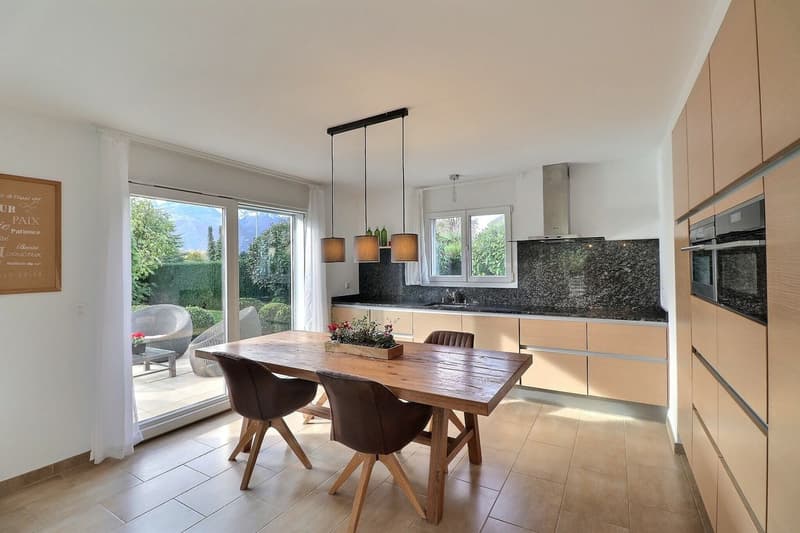 BELLE VILLA INDIVIDUELLE DE 5,5 PIECES AVEC TRES BELLE VUE DANS UN QUARTIER RESIDENTIEL CALME (11)