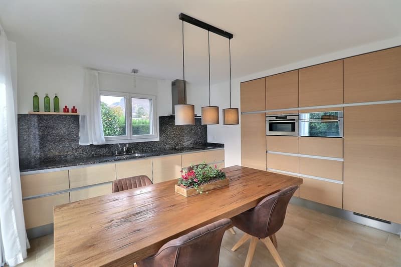 BELLE VILLA INDIVIDUELLE DE 5,5 PIECES AVEC TRES BELLE VUE DANS UN QUARTIER RESIDENTIEL CALME (12)