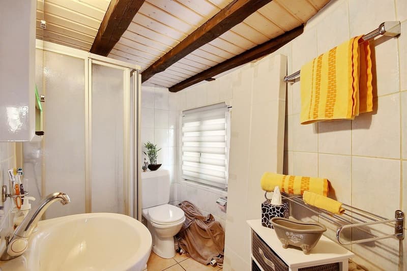 SALLE DE DOUCHES A L'ETAGE