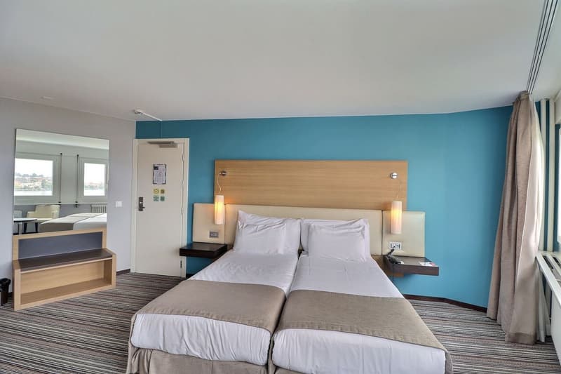 GRANDE CHAMBRE DOUBLE DANS HOTEL MONA (8)