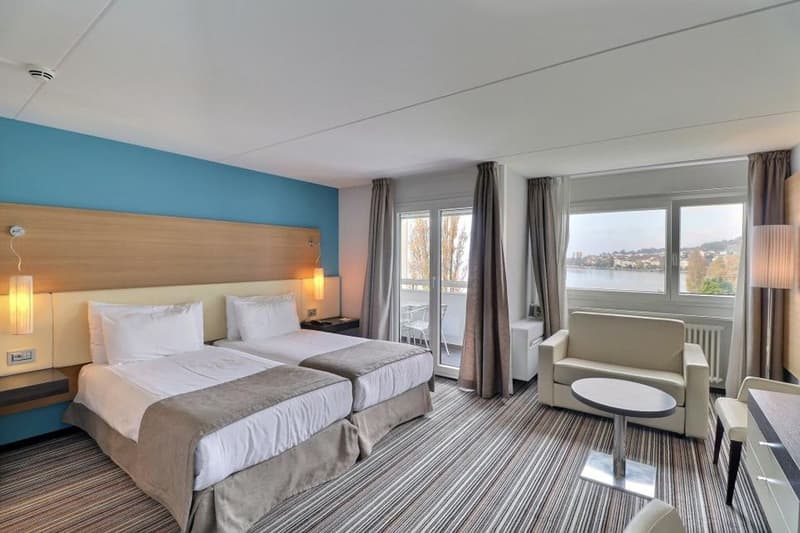 GRANDE CHAMBRE DOUBLE DANS HOTEL MONA (2)