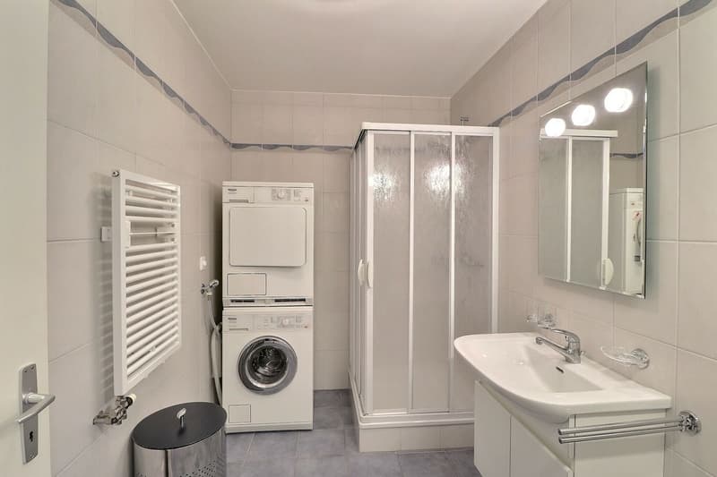 GRAND APPARTEMENT DE 5,5 PIECES AVEC LES COMMODITES D'UNE VILLA ET UNE TRES BELLE VUE PANORAMIQUE (13)