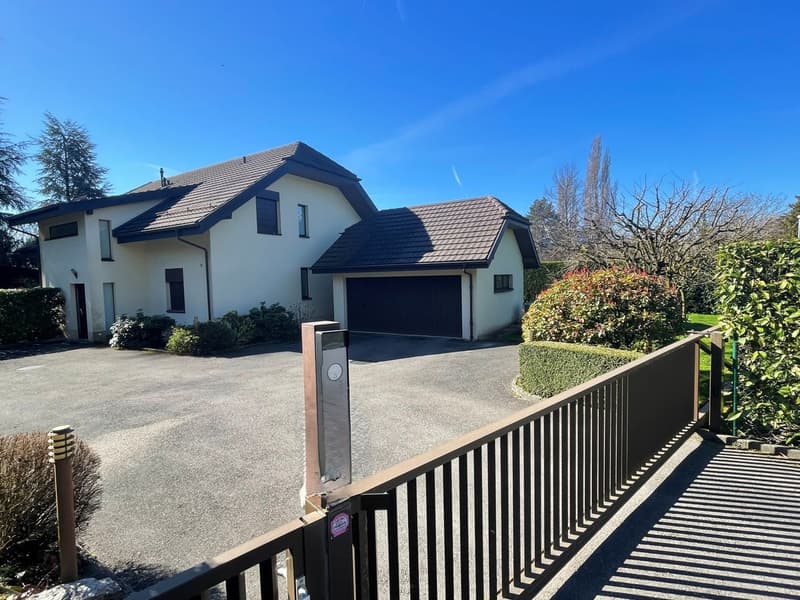 TRES BELLE VILLA AVEC PISCINE DANS QUARTIER TRANQUILLE (5)