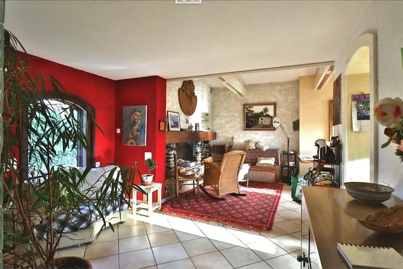 House of 250 m2 net useful space surrounded by greenery (1)
