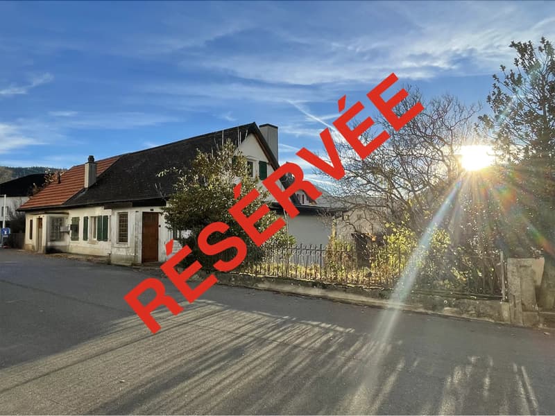 Charming house in the center to renovate (1)