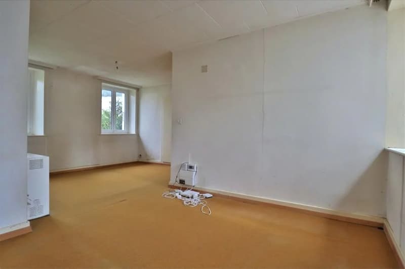 Charming house in the center to renovate (8)