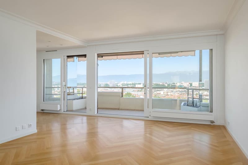 A louer: Magnifique appartement rénové avec vue panoramique (2)