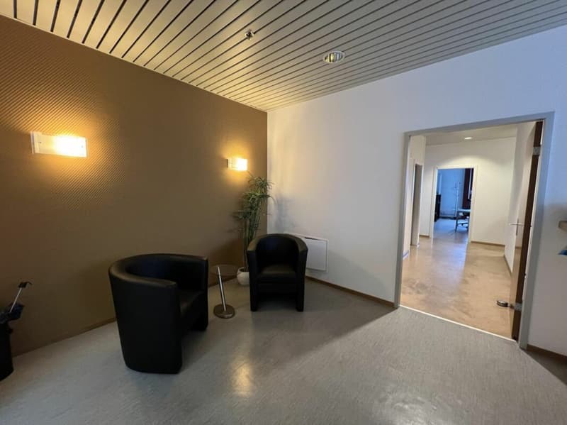 Rendement brut escompté de 8.69 % - Bureaux/commercial de 652 m² (2)