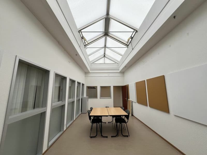 Rendement brut escompté de 8.69 % - Bureaux/commercial de 652 m² (1)