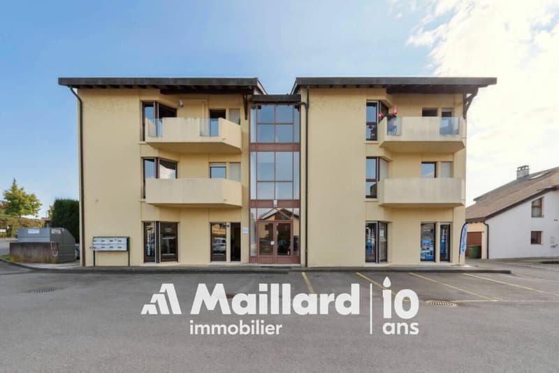 Espace professionnel d'exception avec vaste terrasse privative à Bogis-Bossey (16)