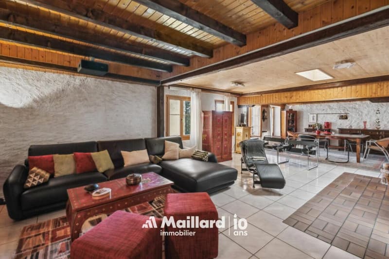 Spacieux et authentique 6.5 pièces au coeur du village de Bonvillars (3)
