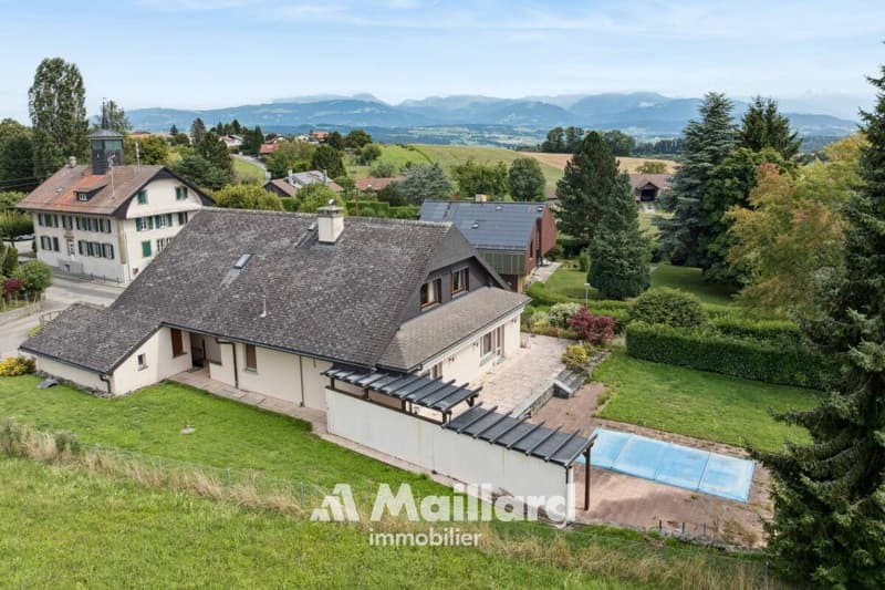 Élégante propriété familiale au coeur de la verdure (3)