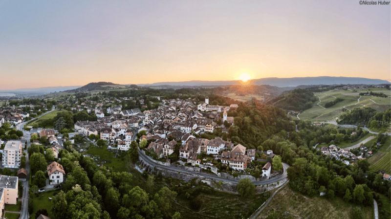 Elégant, spacieux et lumineux, au plein coeur du vieux Bourg ! (9)