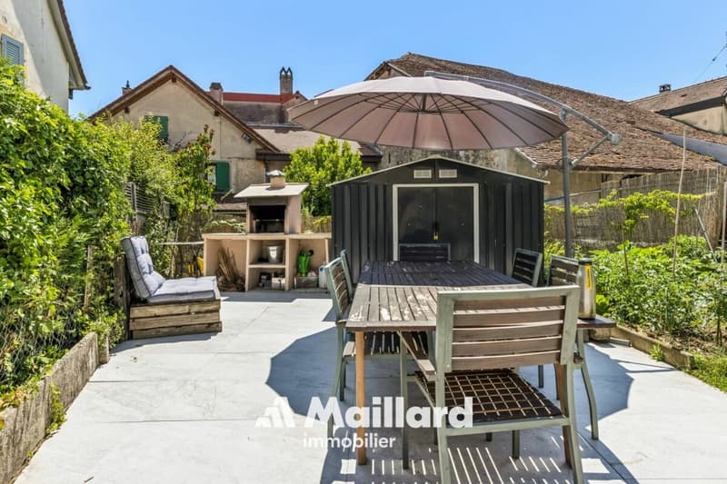 Spacieux duplex avec jardin privatif et places de parc (2)