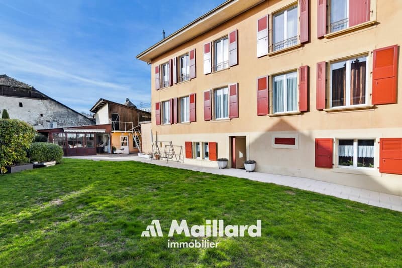 Maison villageoise avec 2 appartements, surface commerciale & annexes (1)