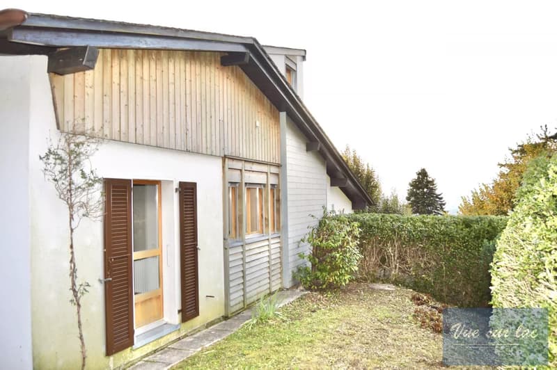 Maison familiale des années 60, vue sur lac. (9)