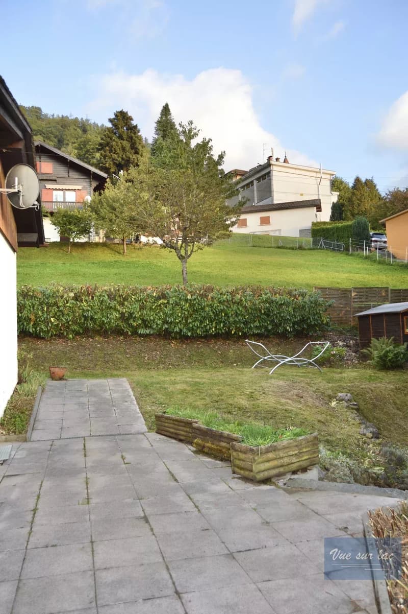 Maison familiale des années 60, vue sur lac. (8)