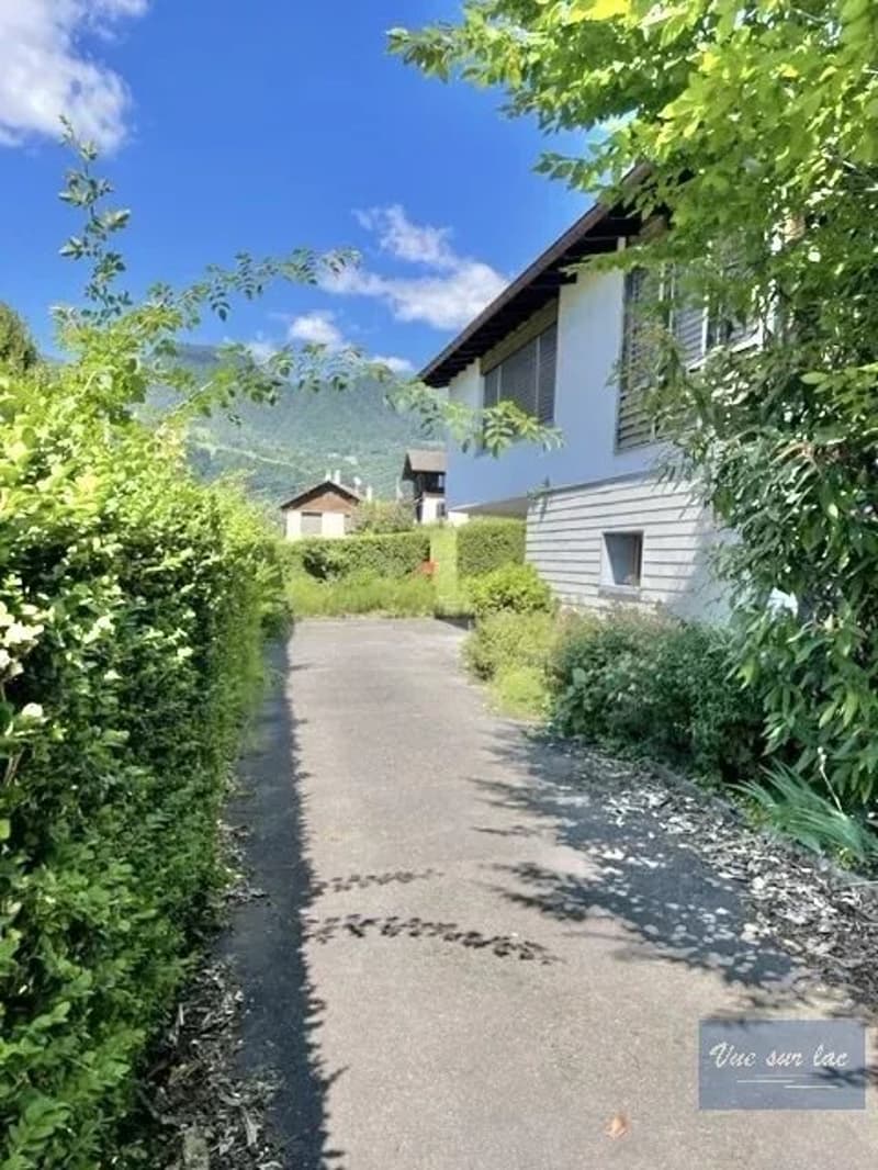Maison familiale des années 60, vue sur lac. (3)