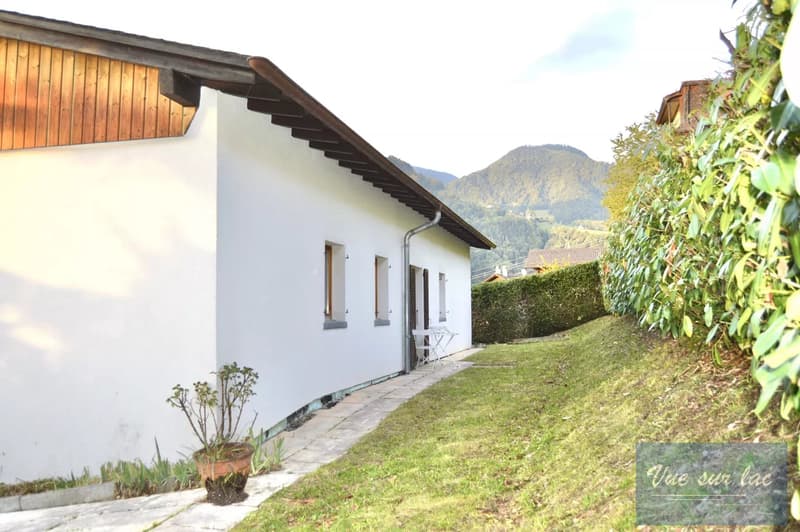 Maison familiale des années 60, vue sur lac. (10)