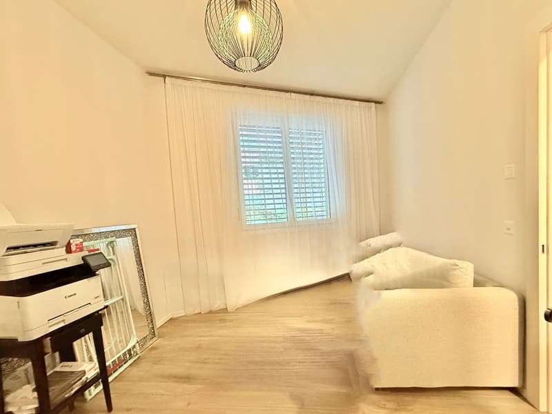 Apparemment moderne avec belle vue ? Vente autorisée aux étrangers (12)