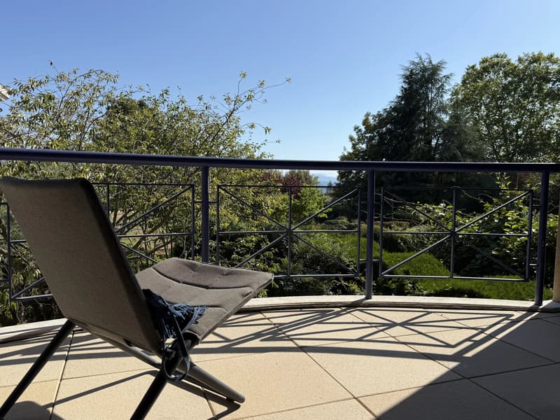 Appartement central, meublé et rénové haut de gamme, proche de TOUT et l'EPFL (11)