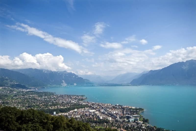 Appartement rez de chaussée neuf, vue lac imprenable (1)
