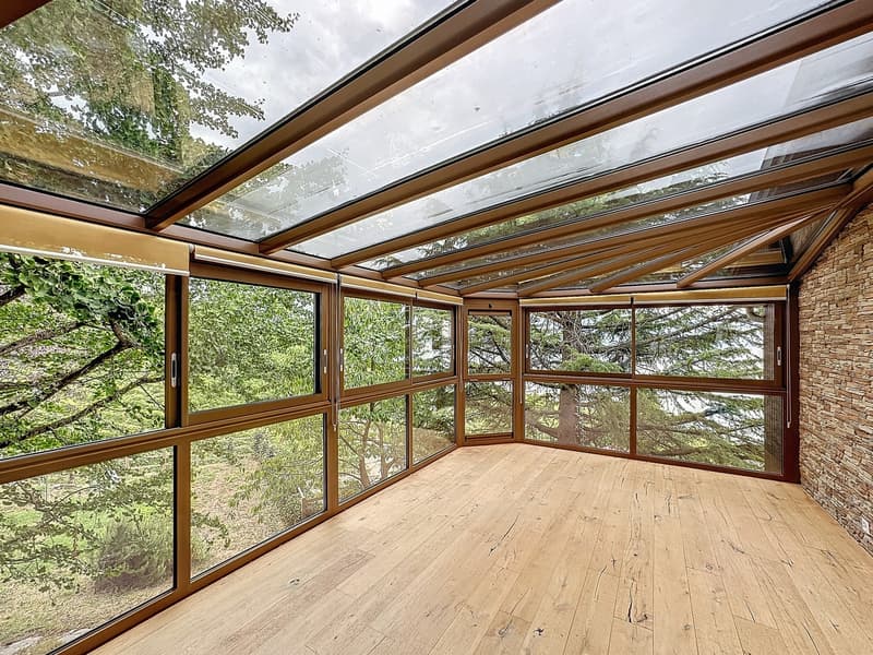Situation unique - Magnifique villa rénovée avec jardin et vue lac (12)