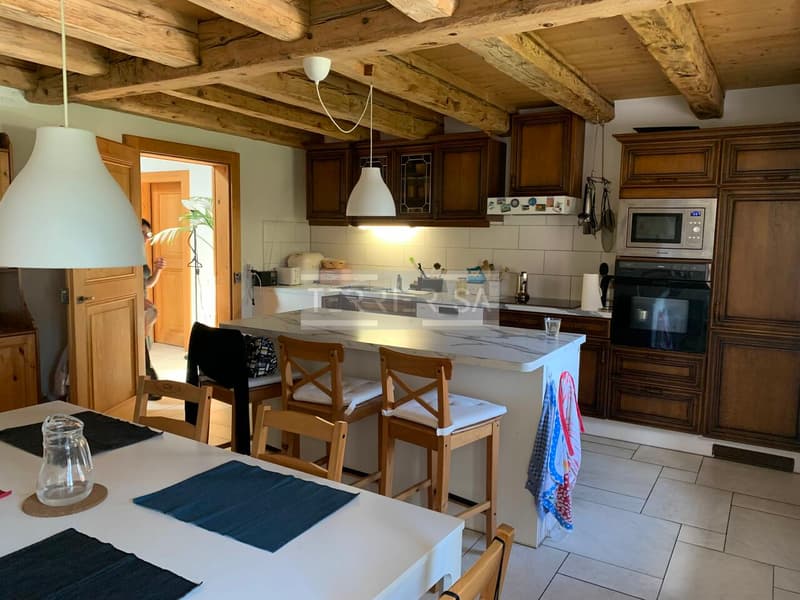Magnifique propriété de caractère composée de trois duplex rénovés (10)