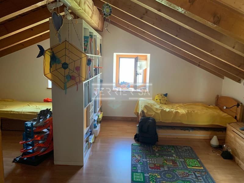Magnifique propriété de caractère composée de trois duplex rénovés (9)