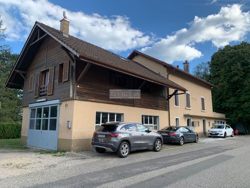 Immeuble de rendement avec 3 appartements, bureau, garage/hangar et jardin (5)