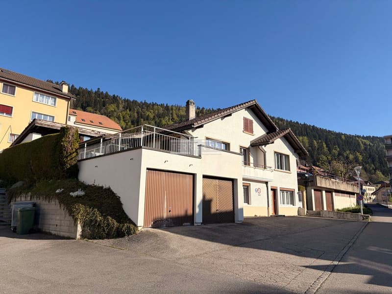 Maison familiale avec bureaux, garages et grand potentiel d'aménagement (3)