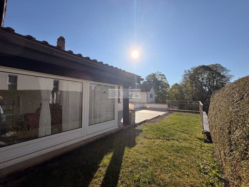 Maison familiale avec bureaux, garages et grand potentiel d'aménagement (5)
