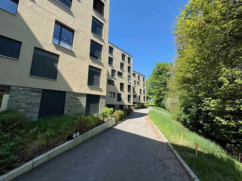 Beau 3.5 pièce neuf de stanting avec terrasse & jardin dans résidence avec piscine (14)
