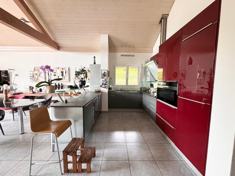 Spacieux 2.5 pièces meublé dans villa avec terrasse et jardin (2)