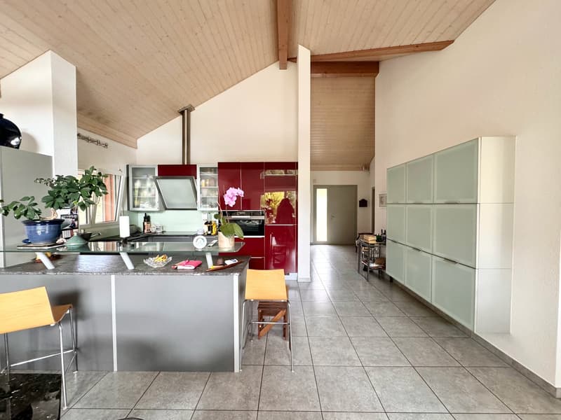 Spacieux 2.5 pièces meublé dans villa avec terrasse et jardin (3)