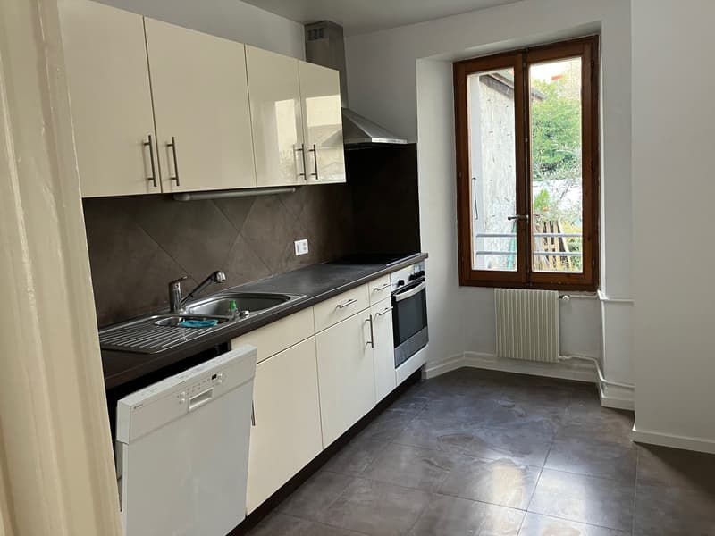 Charmant appartement de 3 pièces dans petit immeuble locatif (2)