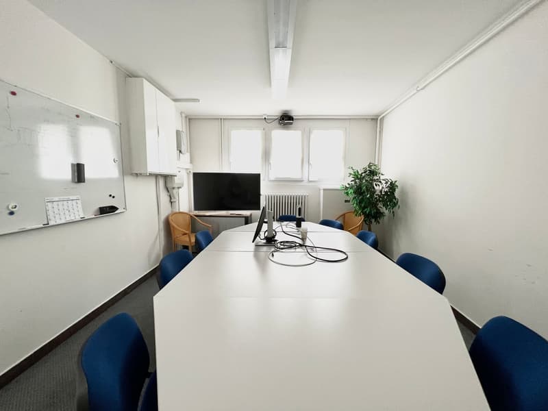 Spacieux bureaux sur 2 étages proche des commodités (2)