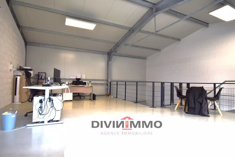 Hall industrielle de 145 m2 avec 5 places de parc (6)