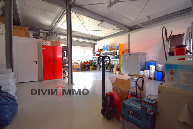 Hall industrielle de 145 m2 avec 5 places de parc (3)