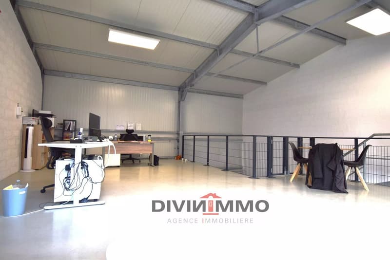 Hall industrielle de 145 m2 avec 5 places de parc (6)