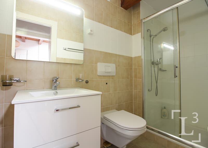 Salle de bain 3 (étage) / Bathroom 3 (floor)