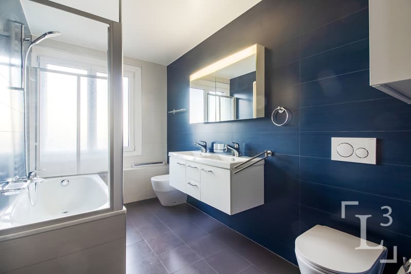 Salle de bain (1er étage) / Bathroom (1st floor)