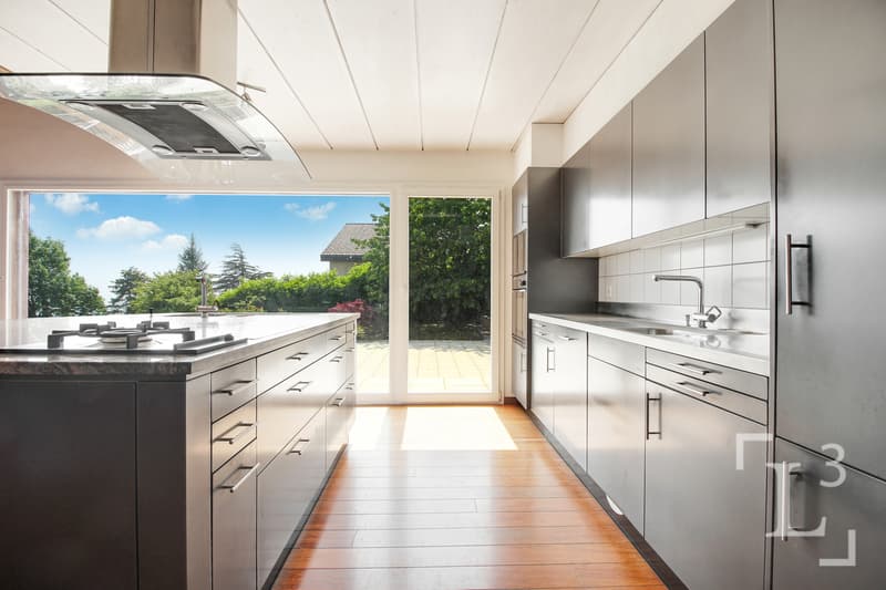 Cuisine ouverte (1er étage) / Open kitchen (1st floor)