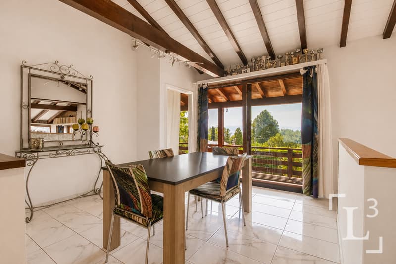 Homestaging (Murs blancs) : Salle à manger / Home Staging (White Walls): Dining Room