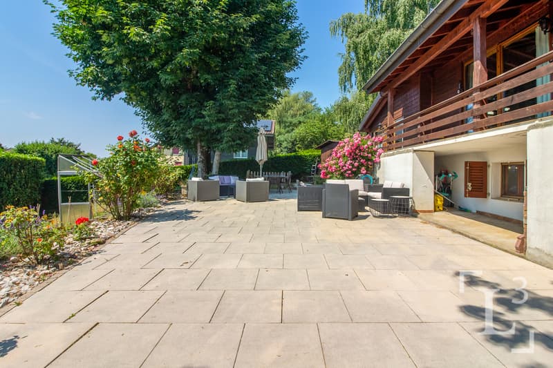 Terrasse d'env. 70 m2 / Terrace of approx. 70 m2