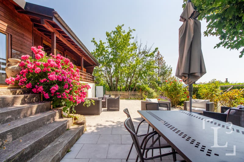 Terrasse d'env. 70 m2 / Terrace of approx. 70 m2