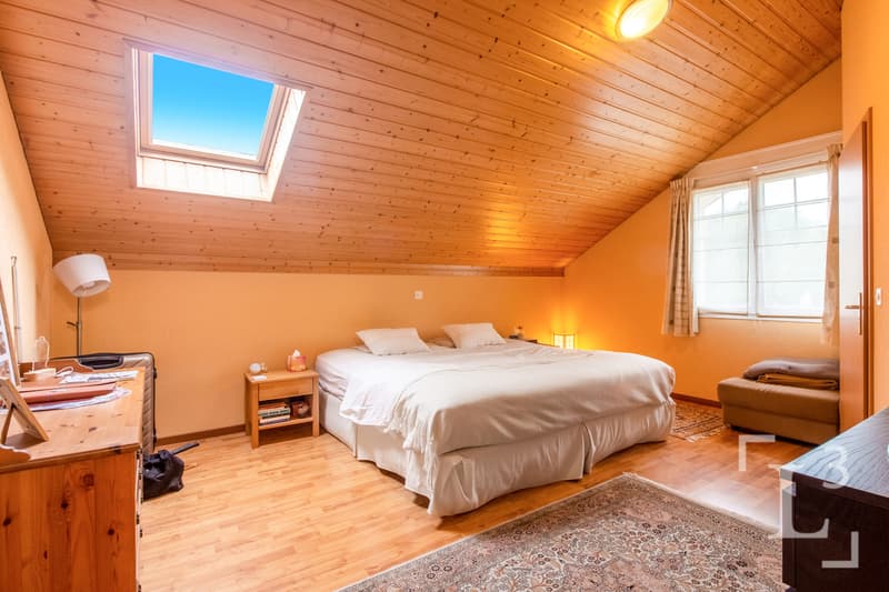 Chambre parentale (Étage) / Master Bedroom (Upstairs)