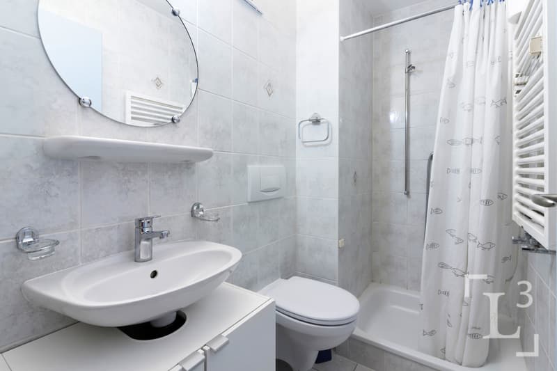 Salle de bain 2 (1er étage) / Bathroom 2 (1st floor)