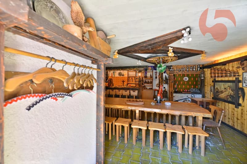 Authentique maison villageoise à fort potentiel avec garage et carnotzet (8)